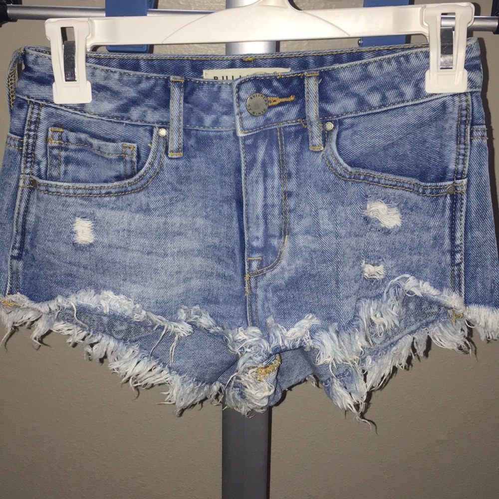 Bullhead high rise medium wash jean shorts